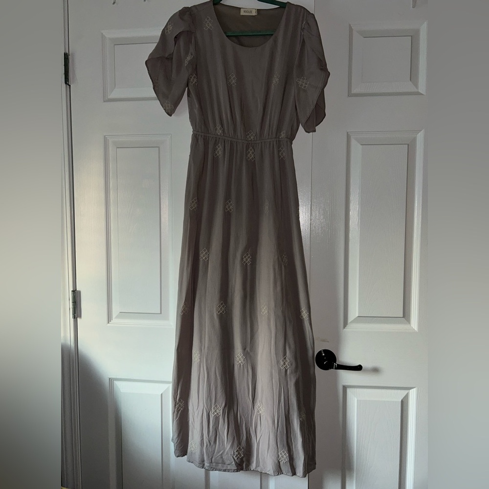 Chic Gray Maxi Dress with Pattern